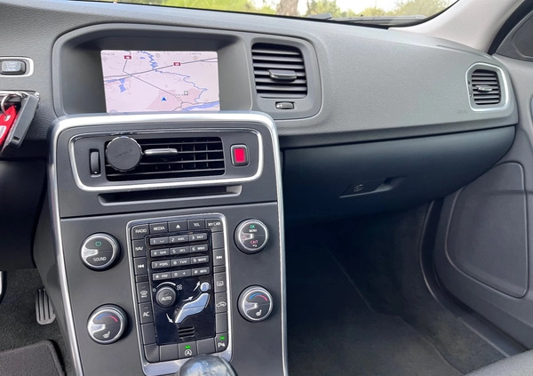 Volvo V60 cena 40900 przebieg: 253000, rok produkcji 2013 z Warszawa małe 781